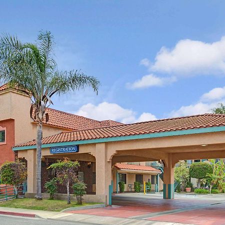 Travelodge By Wyndham Lynwood Esterno foto