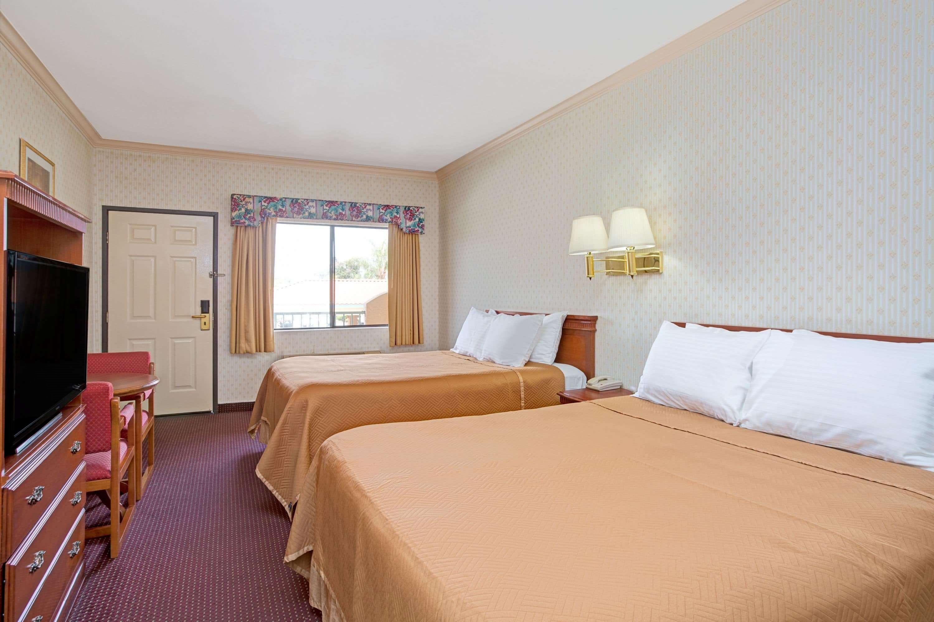 Travelodge By Wyndham Lynwood Esterno foto