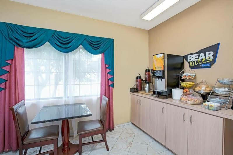 Travelodge By Wyndham Lynwood Esterno foto